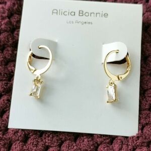 NWT ALICIA BONNIE brand -Gold White Crystal Twinkling Treasure Earrings 💋